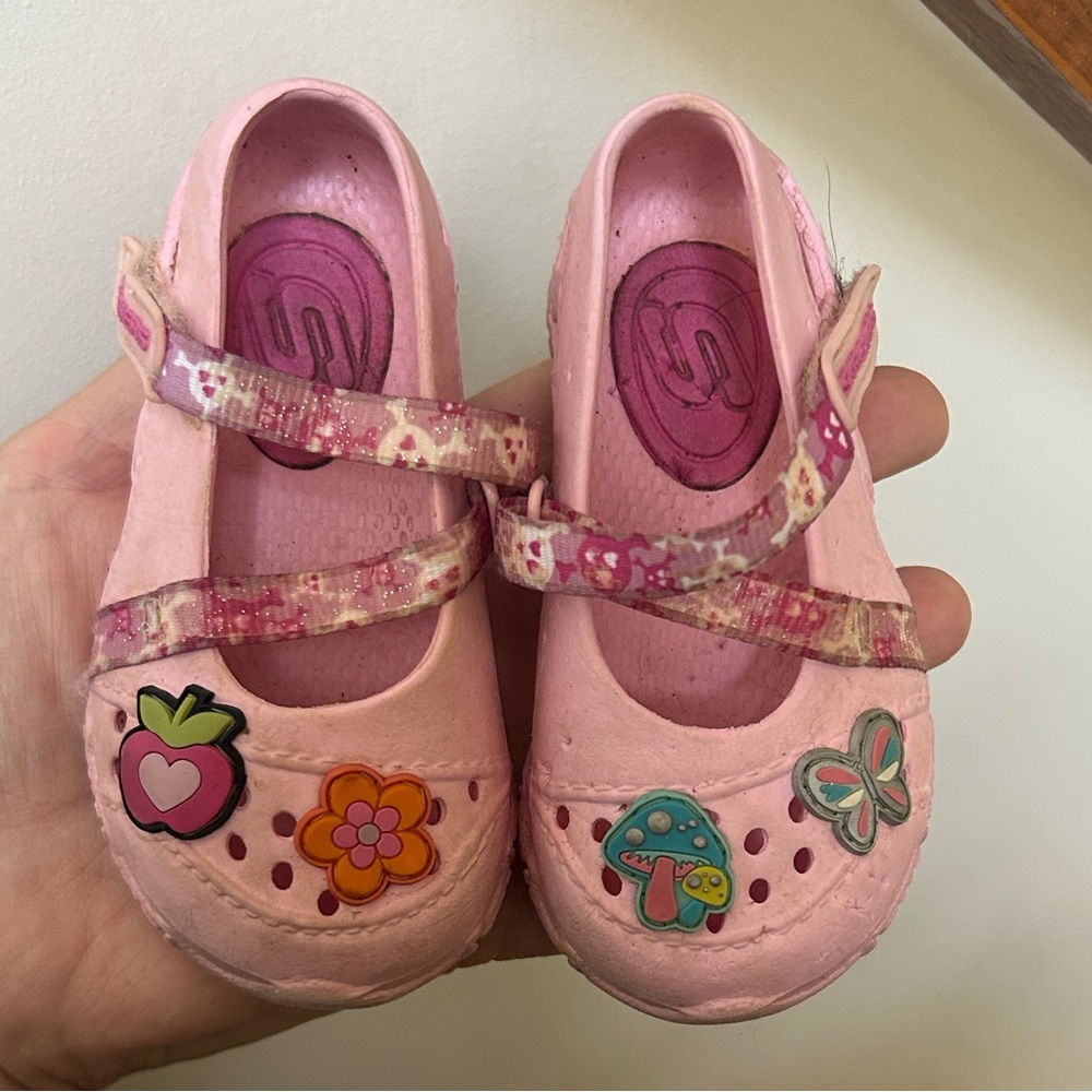 Skechers Pink Lightweight Toddlers Shoes with Floral and Butterfly Design Sz 4